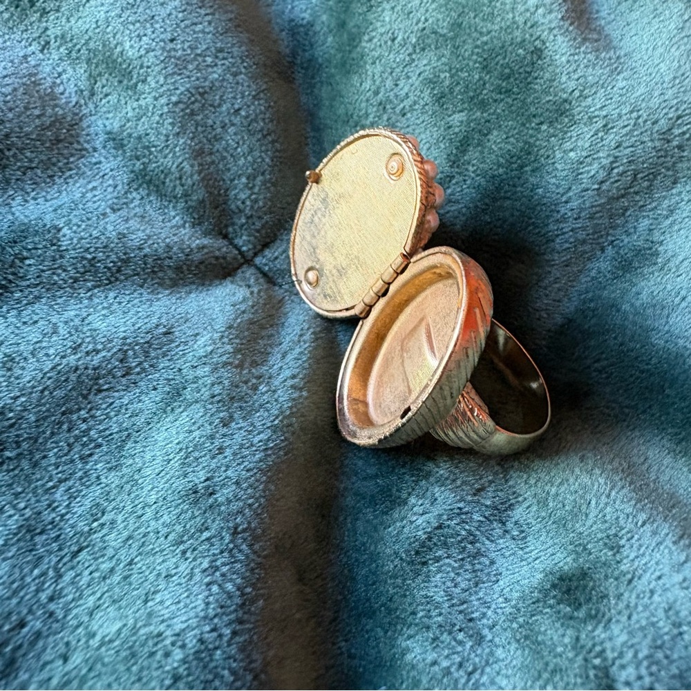 Gold and Pearl Fashion Ring with Locket - approx size 6 - Picture 5 of 9